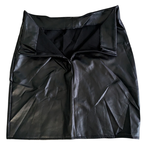 Short Black Faux Leather Skirt. - Picture 3 of 6